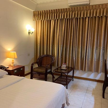 Chung Hsin Hotel 中信酒店 Phnom Penh Bagian luar foto