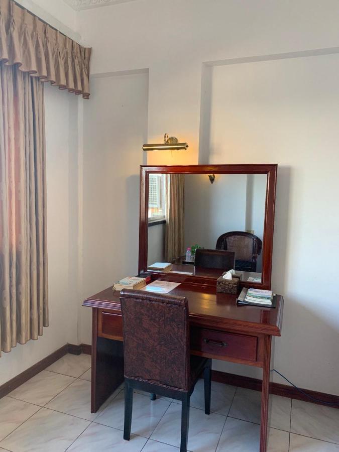 Chung Hsin Hotel 中信酒店 Phnom Penh Bagian luar foto